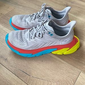 Hoka Clifton Edge Men’s 7/Women’s 9